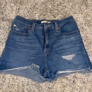 Gently used, worn once levi high rise shorts size 28